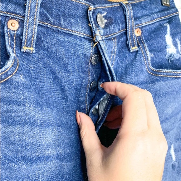 Levi’s Ribcage denim shorts (high waisted) - Picture 4 of 5